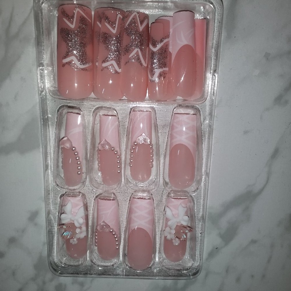 Press on nails
